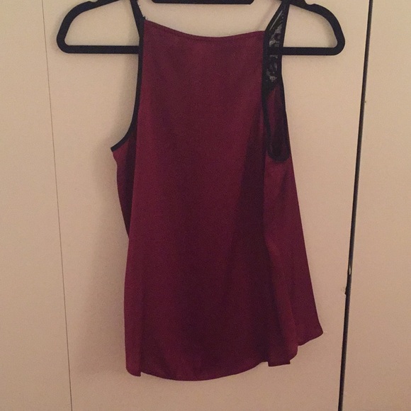 Burgundy camisole with lace - Picture 2 of 2